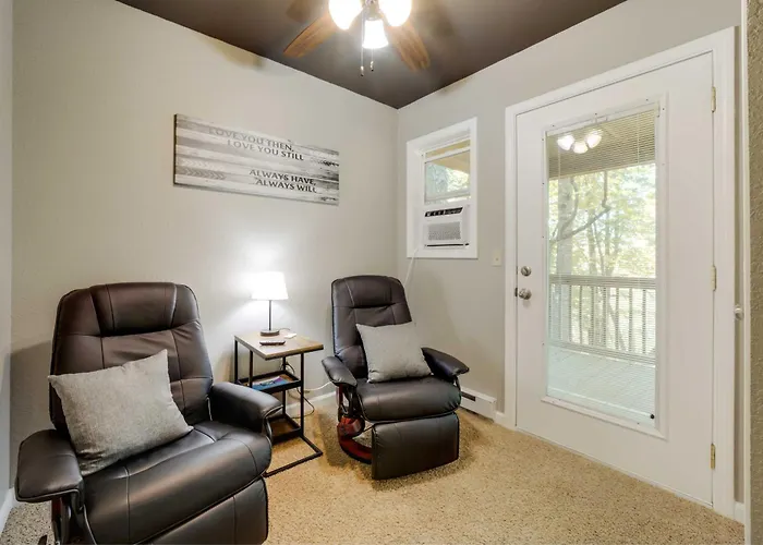 Hot Tub, Yard: Pet-Friendly Whittier Cabin