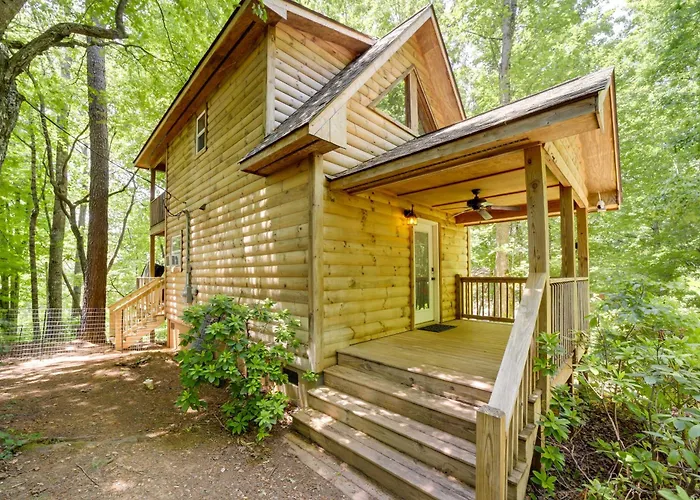Hot Tub, Yard: Pet-Friendly Whittier Cabin